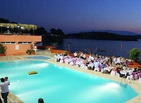 Hotel Leon فوكا المظهر الخارجي الصورة