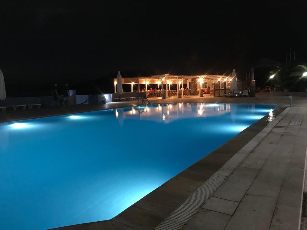Hotel Leon فوكا المظهر الخارجي الصورة